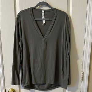 Lululemon Women's V-Neck Long Sleeve Top - Gray Green Size 8